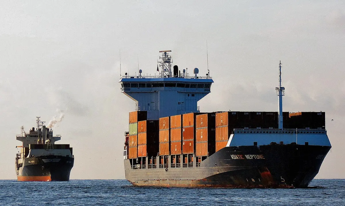 container ship 6580681 1280